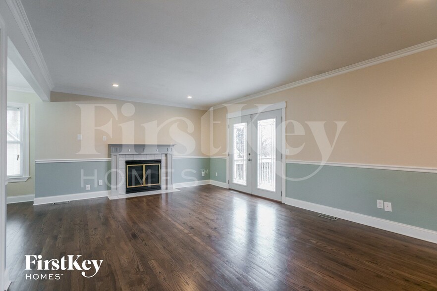 Building Photo - 810 York Dr