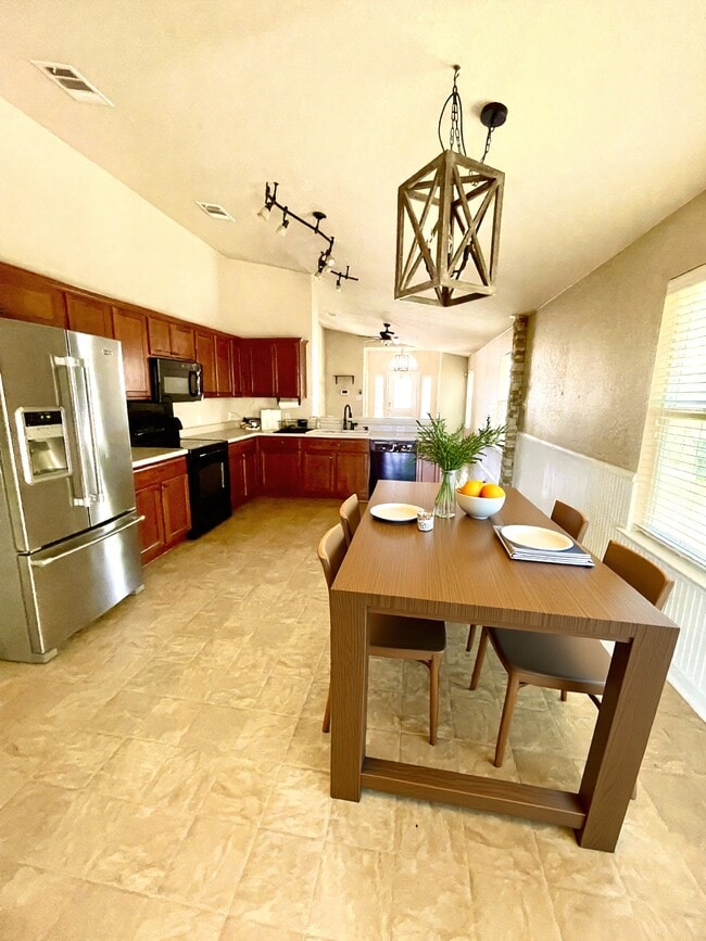 Building Photo - 659 Tom Kemp Dr
