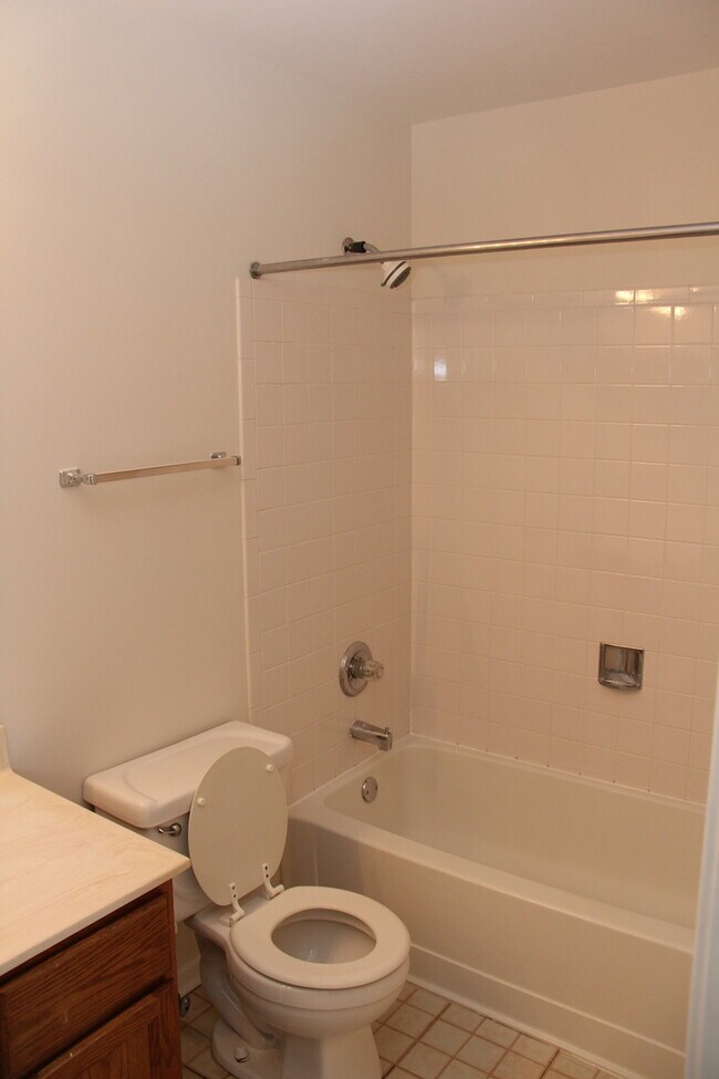 Building Photo - 1788 Grove Ave