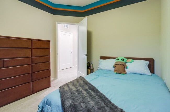 Building Photo - Stunning 3-bed, 3-bath townhome with bonus...