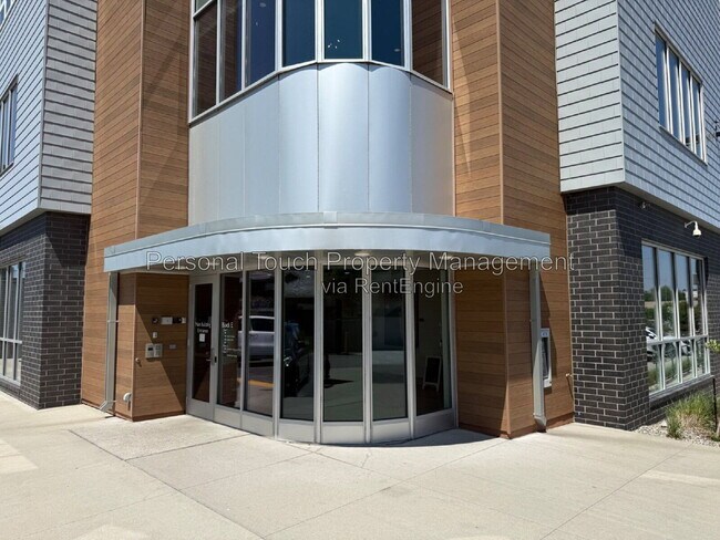 Building Photo - 801 Main Ave