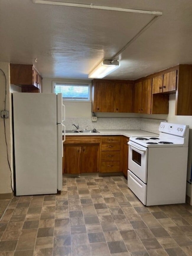 Building Photo - (487) 25th Street Duplex  2 Bdrm / 1 Bthrm