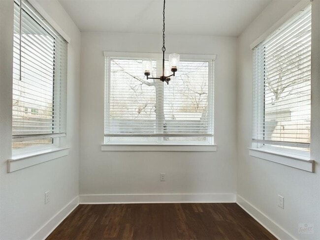 Building Photo - 1402 W 51st St