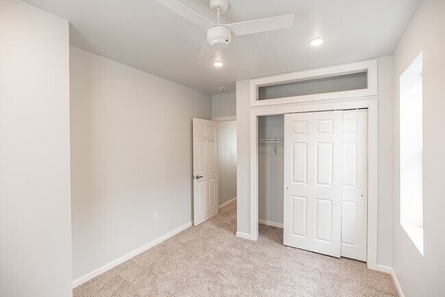 Building Photo - 5611 Arlington St