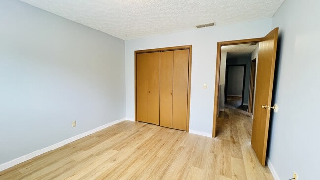 Building Photo - 431 S Village Ct