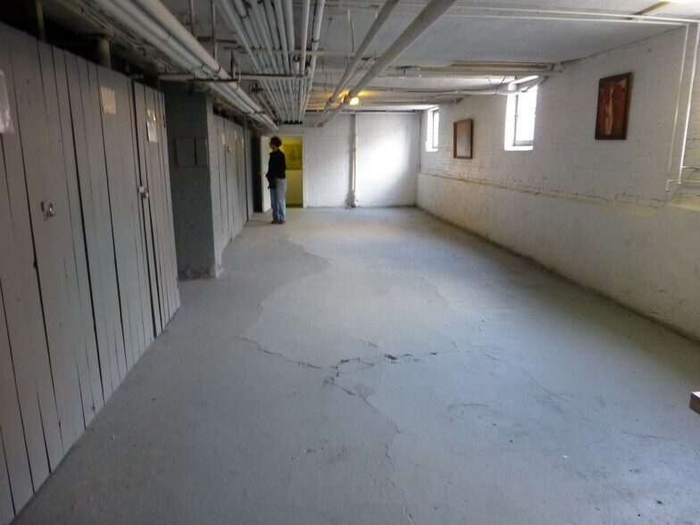 Building Photo - 213 Fountain St