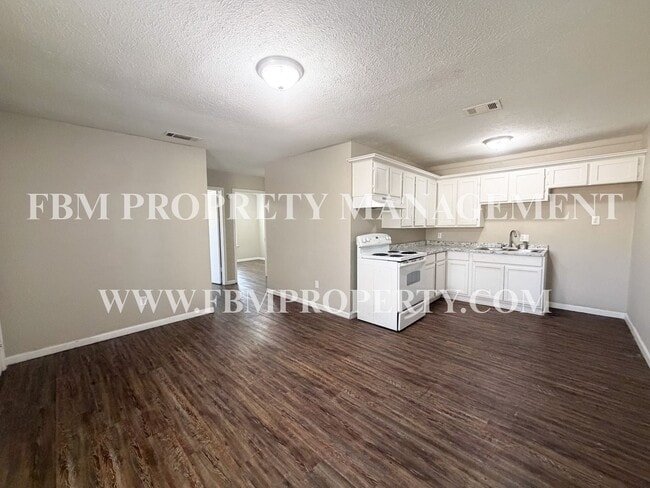 Building Photo - 3224 W 8th Ave