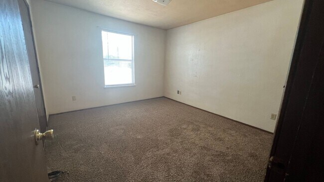 Building Photo - 307 Terry Dr
