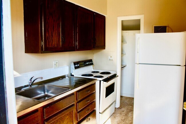 Building Photo - 604 Wilkins St