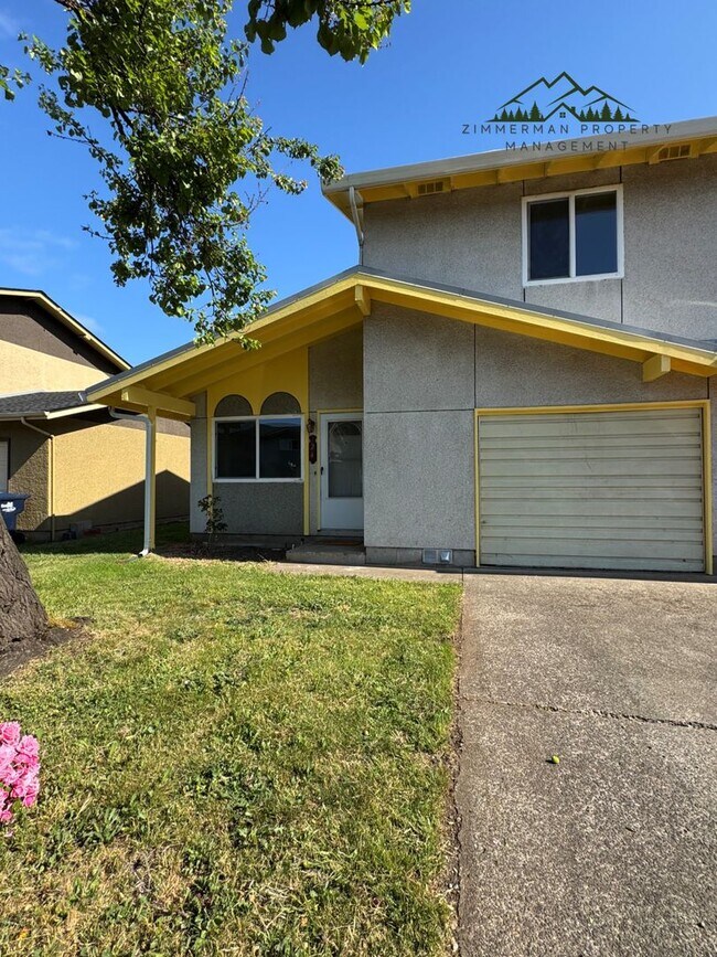 Primary Photo - 2 Bedroom 1 Bath Duplex in Springfield