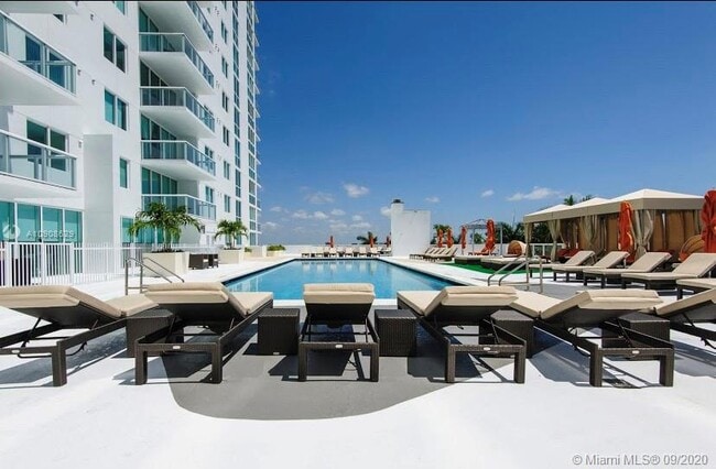 Building Photo - 1861 NW S River Dr