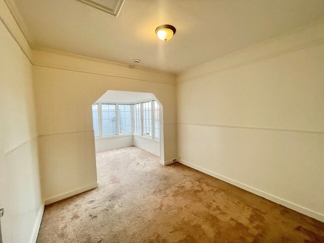 Building Photo - Westwood Park - Stunning 4BR+ / 2 BA Home ...