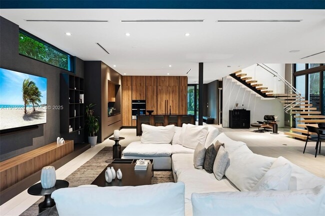 Building Photo - 77 SW 18th Terrace