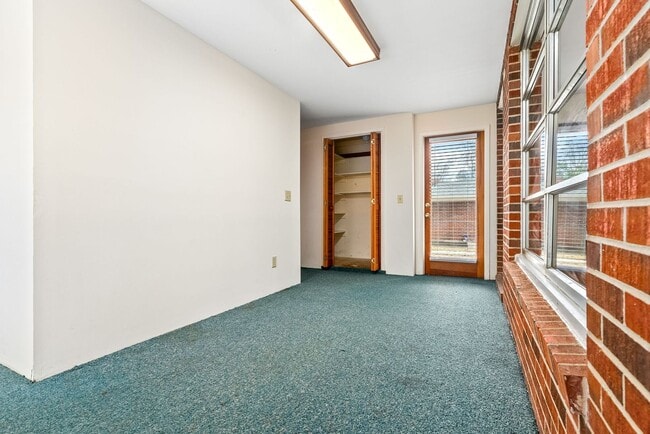 Building Photo - 615 Forestdale Dr