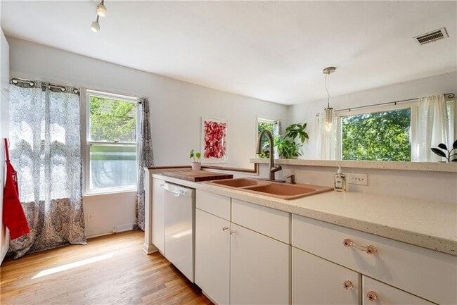 Building Photo - 4407 Lareina Dr