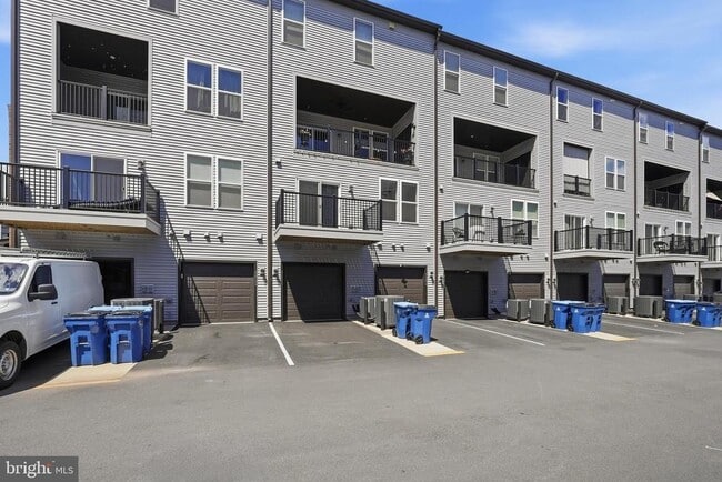 Building Photo - 43732 Transit Sq