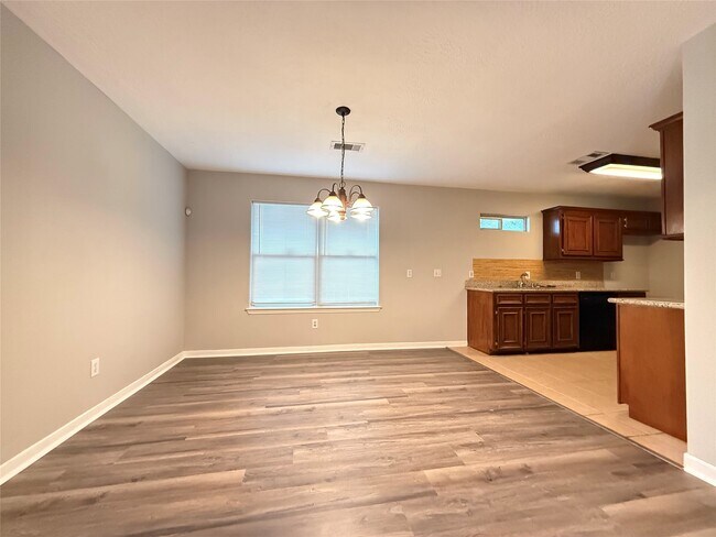 Building Photo - 4402 Larkspur St