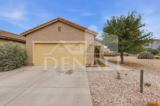 Building Photo - 584 N Highlands Grove Ln