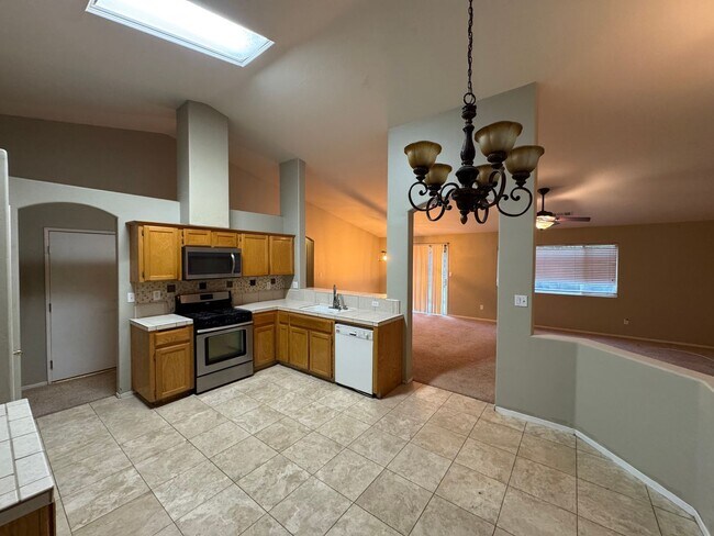 Building Photo - Great Family Home in Southwest