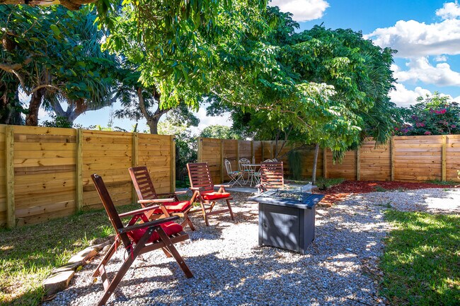 Building Photo - 609 S Arnold Ave