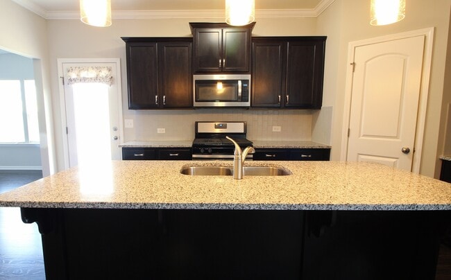 Building Photo - 3/2.5 House with Fenced-In yard and GORGEOUS interior!