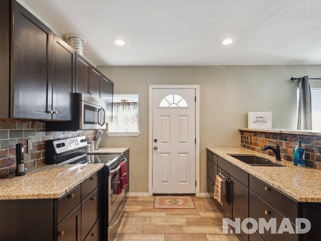 Building Photo - 516 N Montreal Ave