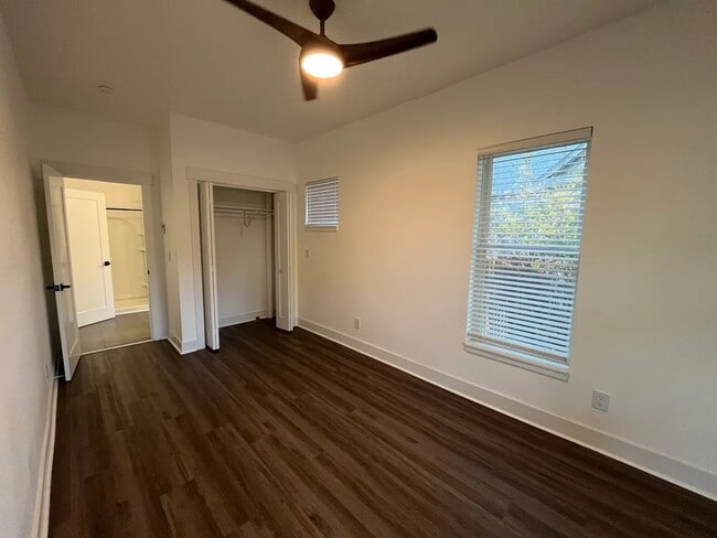 Building Photo - 326 S Oakdale Ave