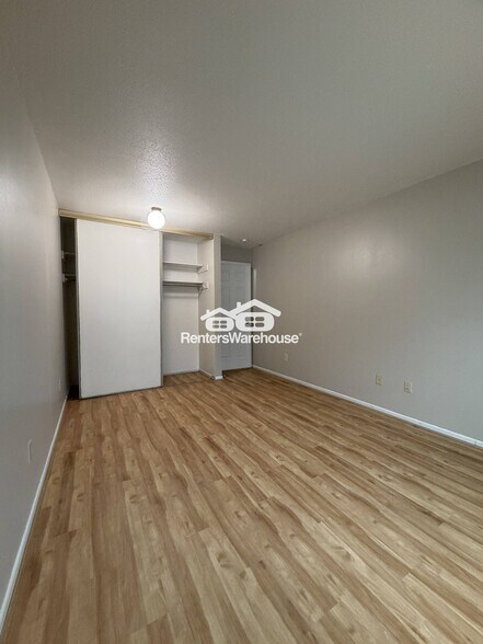 Building Photo - 4648 Cedar Lk Rd S