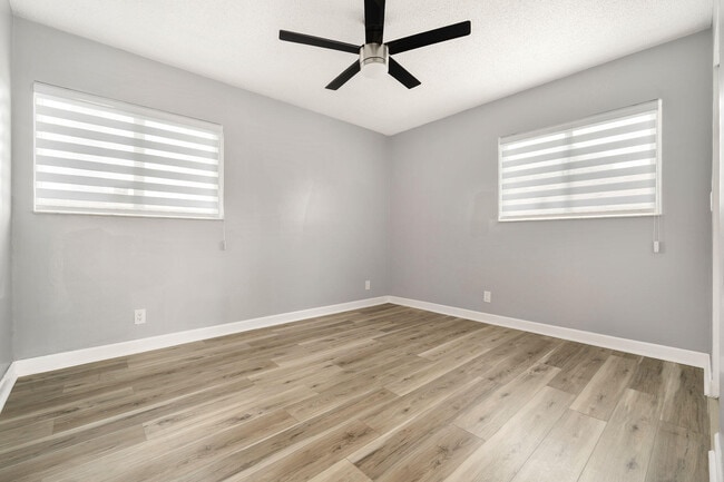 Building Photo - 1571 SW 13th Dr