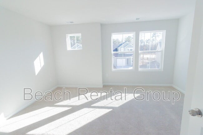 Building Photo - 1375 Speedway St