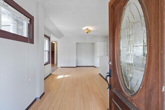 Building Photo - Unique, spacious 4-bdrm/3-bath Craftsman w/ lots of character. Bonus room, near Alberta District!