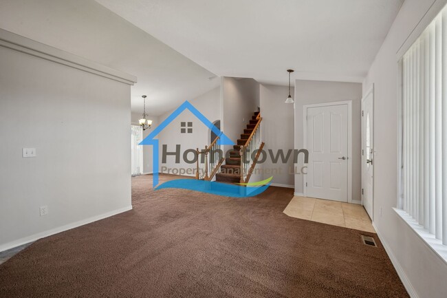 Building Photo - 3 Bedroom, 2 Bathroom Home, with Attached ...