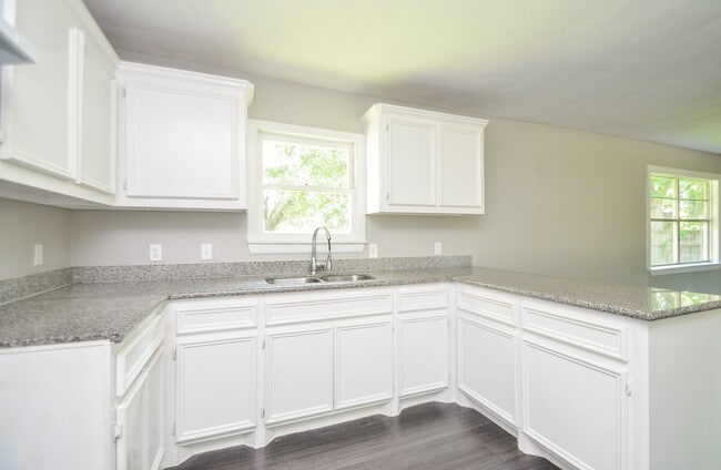 Building Photo - 206 Winkin Ave