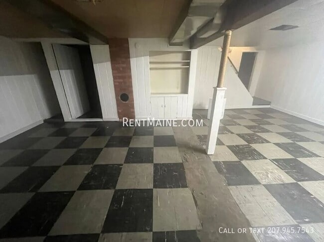 Building Photo - 33 Violette Ave