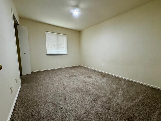 Building Photo - 1012 Black Locust Drive West