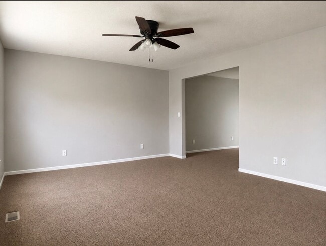Building Photo - 3 Bedroom Single Family Home
