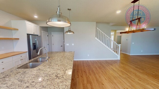 Building Photo - *Gresham - Luxury Craftsman, Central Air, ...