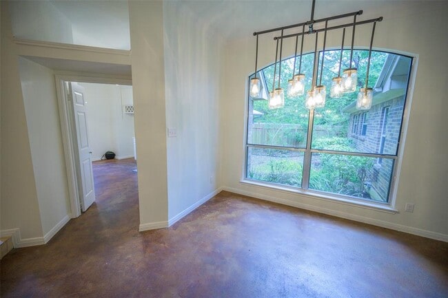 Building Photo - 6000 La Naranja Ln