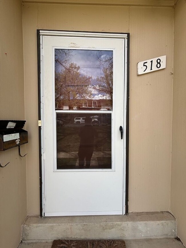 Building Photo - Updated 2 bd/3ba Townhome in Lakewood