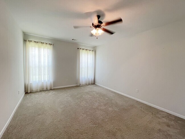 Building Photo - 4 Bedroom House in Hunters Trace