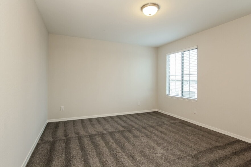 Building Photo - 19818 W Palo Verde Dr