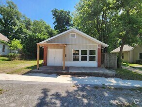 Building Photo - Spacious 3-Bedroom, 1-Bathroom Home AVAILA...