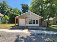 Building Photo - Spacious 3-Bedroom, 1-Bathroom Home AVAILA...