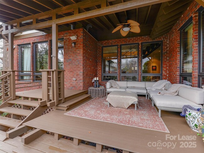 Building Photo - 1413 Devon Dr