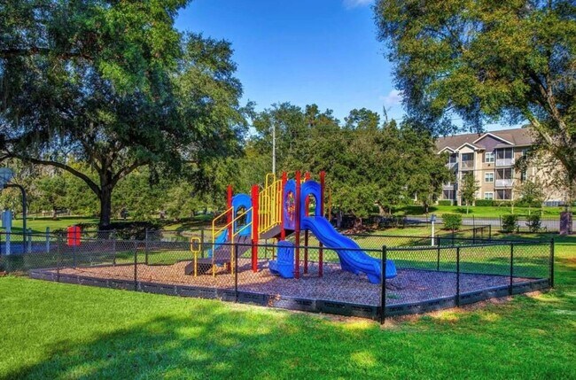Building Photo - Sunset Lakes Community