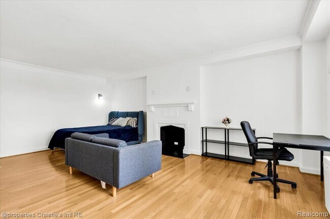 Building Photo - 15 E Kirby St