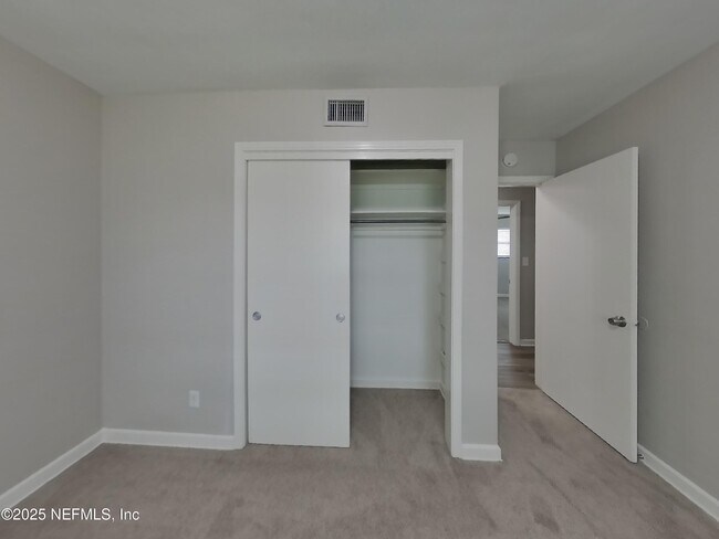 Building Photo - 8588 Lamanto Ave N