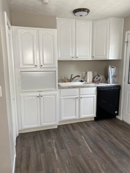 Building Photo - 3001 Underwood St