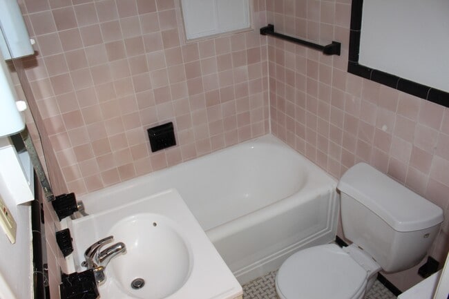 Building Photo - Cambridge Court