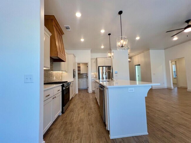 Building Photo - 9333 SW 42nd St